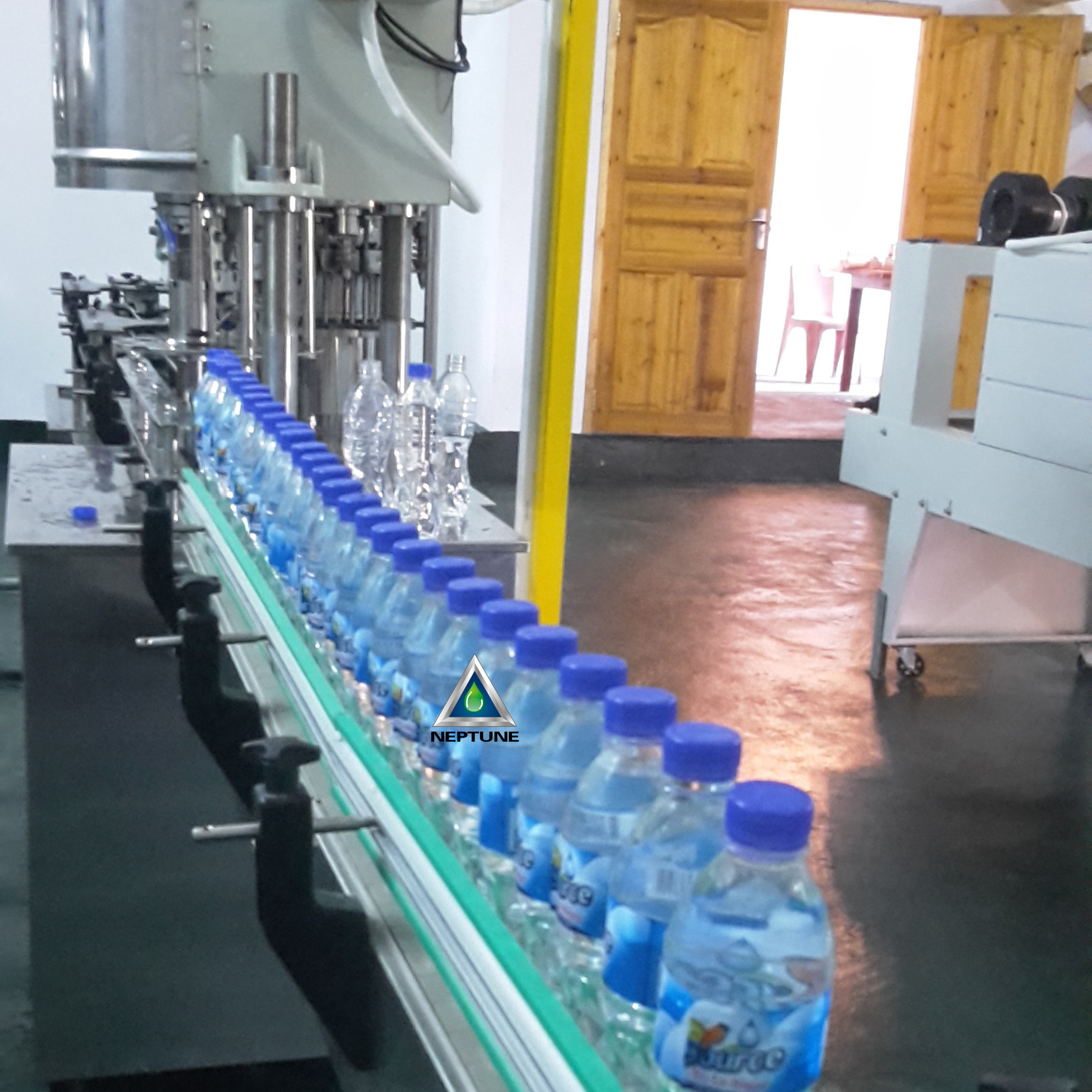 FIRST START: 1000BPH Small Water Bottling Plant 15 A lot bottle water factory start it at an normal building.