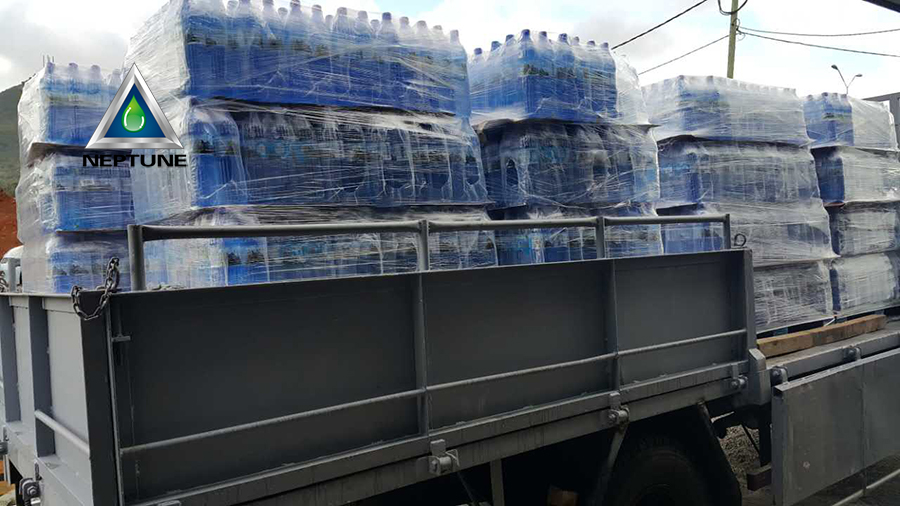 Profit 200,000 dollars per year through open mineral water plant in Africa 2 bottle water plant loading wrap bottle water into truck for freight to